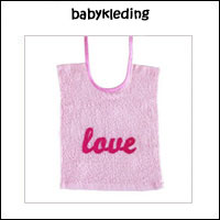 Babyslabbetjes, rompertjes en mutsjes met leuke afbeelding of opschrift
