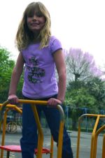 http://myshop.s3-external-3.amazonaws.com/shop1127500.pictures.blossomshirt_aan.kl.jpg