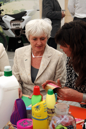 sas-met-minister-Jaqueline-.gif