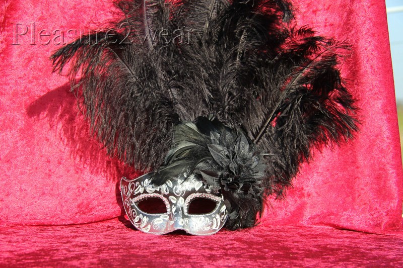 Cigno feather mask