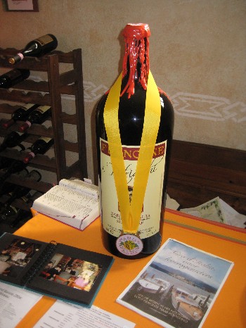 Bekroonde fles Barbera Superiore.jpg