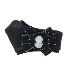 http://myshop.s3-external-3.amazonaws.com/shop2076500.pictures.BS-classy-pl.jpg
