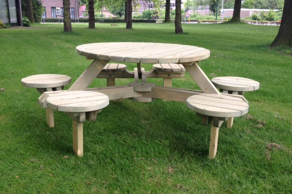 <B>MASSIEF HOUT + PRACHTIG DESIGN</B>
