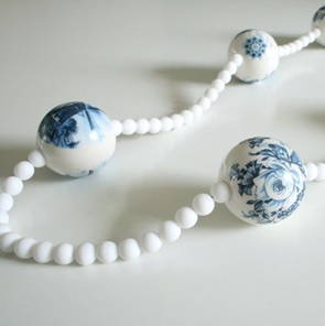 Delftsblauwe bollen ketting