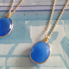 Ketting Chalcedon steen