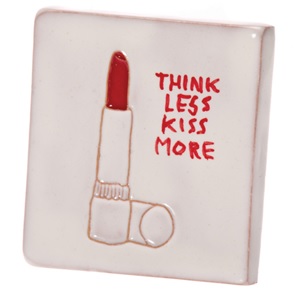 Tegel Think less Kiss more*