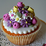 http://myshop.s3-external-3.amazonaws.com/shop3798100.pictures.cakecentralbwkl.jpg
