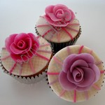 http://myshop.s3-external-3.amazonaws.com/shop3798100.pictures.roosstreepjesklw.jpg