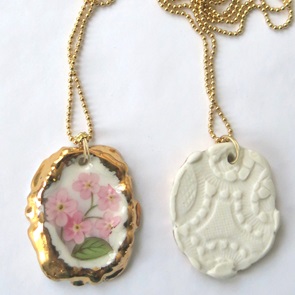 Ketting met roze bloem