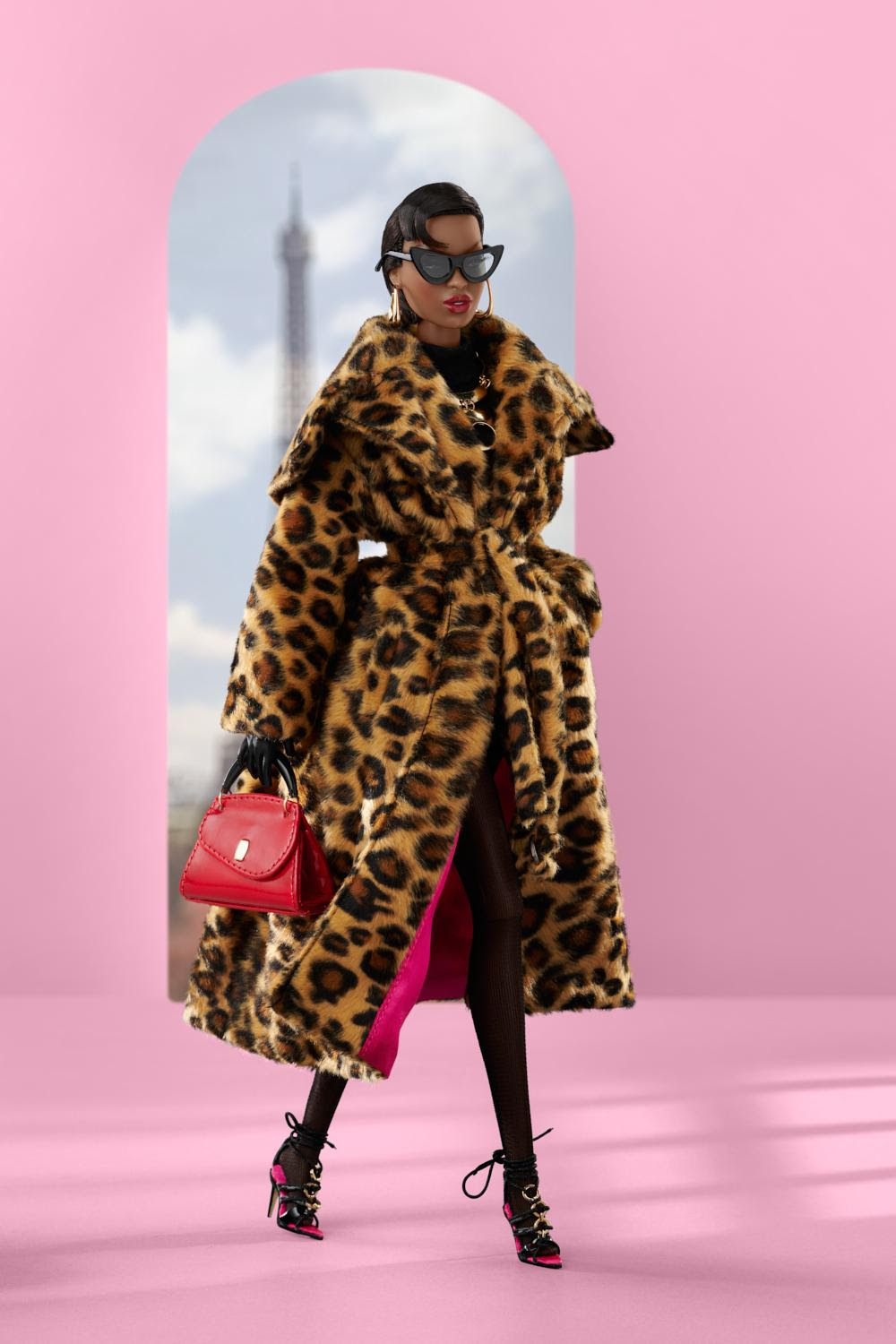 Socialite Caf&eacute; Ad&egrave;le Mak&eacute;da