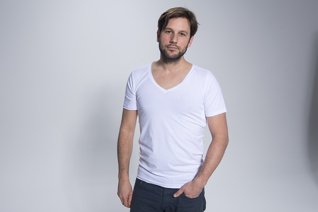Ondershirts met okselpads hebben een v-hals en zijn slimfit, shirts zijn niet zichtbaar onder je overhemd beschrijvend